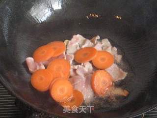 胡萝卜青椒炒肉片的做法步骤:4