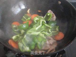 胡萝卜青椒炒肉片的做法步骤:5