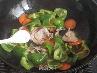 胡萝卜青椒炒肉片的做法步骤:6