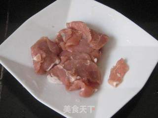 胡萝卜青椒炒肉片的做法步骤：1