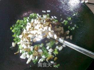 榨菜鱼丸炒饭的做法步骤:6