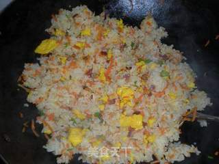 香肠胡萝卜蛋炒饭的做法步骤:17