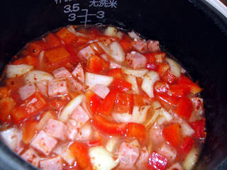 红椒圆葱焖饭的做法步骤:7