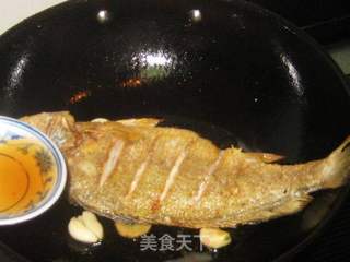 豆瓣酱烧黄鱼的做法步骤:6