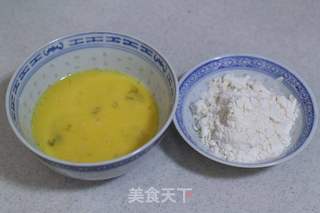 粤菜之经典的一道酸甜可口的开胃菜——【菠萝咕咾肉】的做法步骤:5