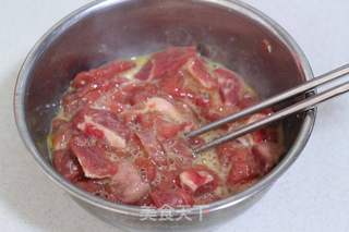 粤菜之经典的一道酸甜可口的开胃菜——【菠萝咕咾肉】的做法步骤:6