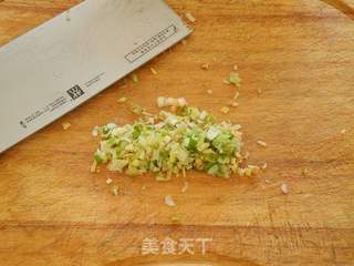 韭菜猪肉虾仁水饺的做法步骤:2