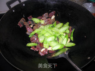 芥蓝炒腊味的做法步骤:8