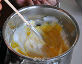 细腻柔软的戚风蛋糕的做法步骤:5