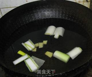 清蒸鲈鱼的做法步骤：2