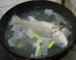 清蒸鲈鱼的做法步骤:3