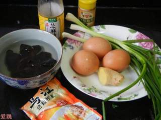 蛋皮荠菜大馄饨的做法步骤:2