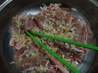 黑胡椒鸡腿肉卷的做法步骤：3