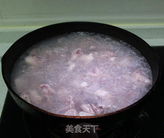 酸辣鸭肉的做法步骤：1