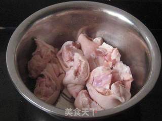 辣味红腐乳花生猪脚的做法步骤：1