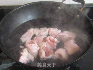 辣味红腐乳花生猪脚的做法步骤:2