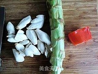 蚝油莴笋炒鸡腿菇的做法步骤：1