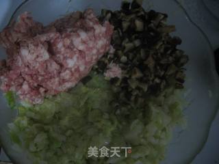 三鲜蒸饺的做法步骤：1