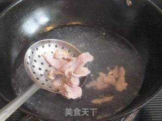 咸肉片煲春笋的做法步骤:3