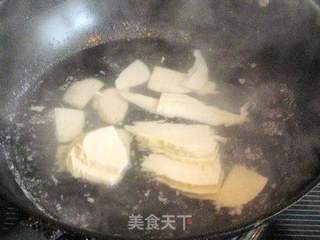 咸肉片煲春笋的做法步骤：4