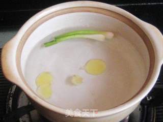 咸肉片煲春笋的做法步骤：5