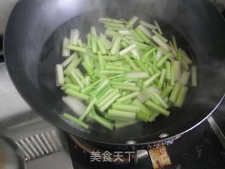 芹菜炒肉丝的做法步骤：6