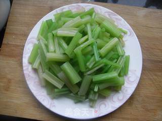 芹菜炒肉丝的做法步骤：7