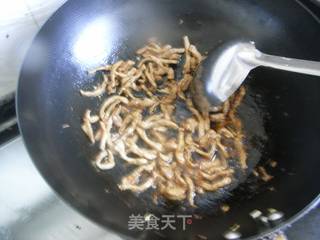 芹菜炒肉丝的做法步骤：11