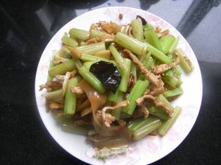 芹菜炒肉丝的做法步骤：13