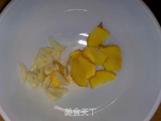 炝炒白油菜（白菜苔或者其他叫法）的做法步骤：1