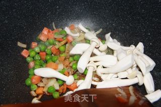 西式晚餐组合--牛排、蔬菜、焗饭的做法步骤：2