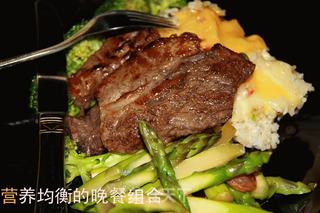 西式晚餐组合--牛排、蔬菜、焗饭的做法步骤:8