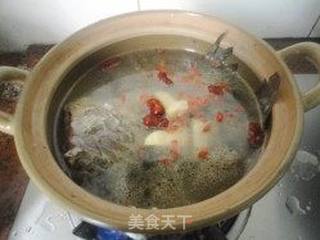 鲜甜鱼尾汤的做法步骤:4