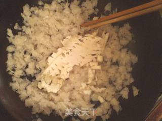 韭菜腊肉包的做法步骤:2
