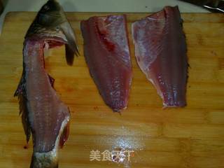 油泼鲤鱼的做法步骤:3