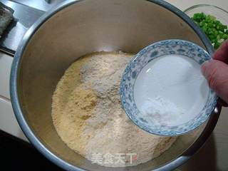 粗粮制作“蔬菜贴饼子”的做法步骤：1