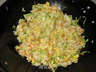 蔬菜什锦炒饭的做法步骤:9