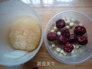 红枣莲子银耳羹的做法步骤:3
