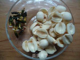红枣莲子银耳羹的做法步骤:4
