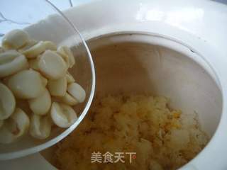 红枣莲子银耳羹的做法步骤:6