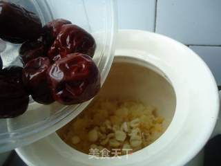 红枣莲子银耳羹的做法步骤:7