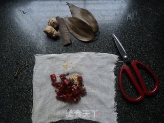 【卤猪头肉】的做法步骤:3