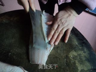 【水煮鱼】教如何片鱼片的做法步骤:4
