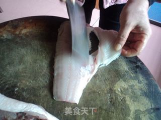 【水煮鱼】教如何片鱼片的做法步骤:5