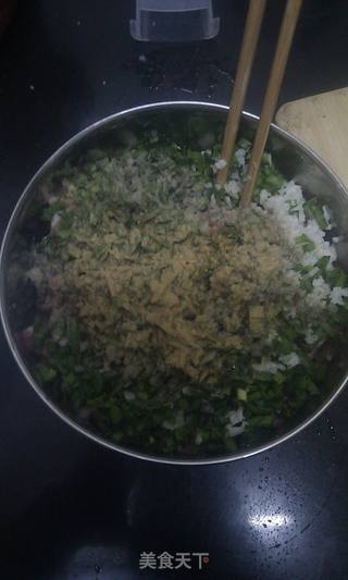 韭菜荸荠猪肉水饺的做法步骤:4