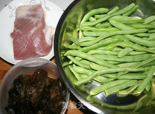 【面食之都的美食~正宗山西面食】豆角焖面的做法步骤：1