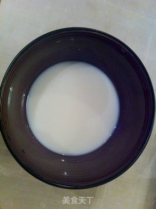 不用烤箱也能做的生日蛋糕——草莓慕斯蛋糕的做法步骤：7