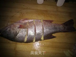 清蒸鲈鱼的做法步骤:2
