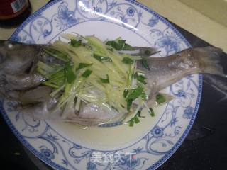 清蒸鲈鱼的做法步骤:6