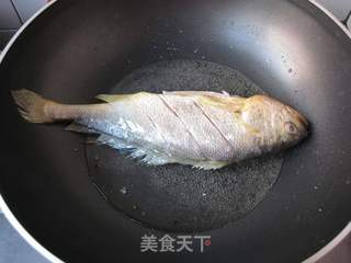 雪菜烧黄鱼的做法步骤:4